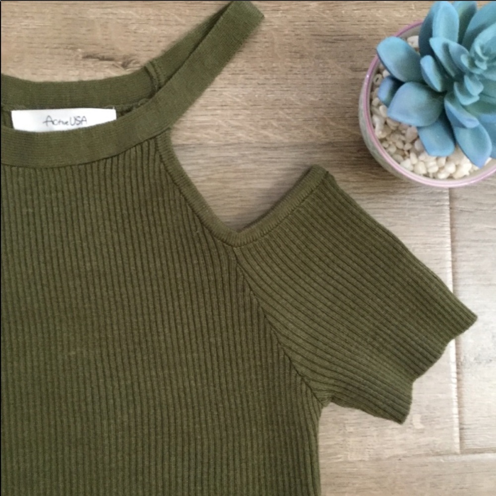 Top - Picture 2 of 5